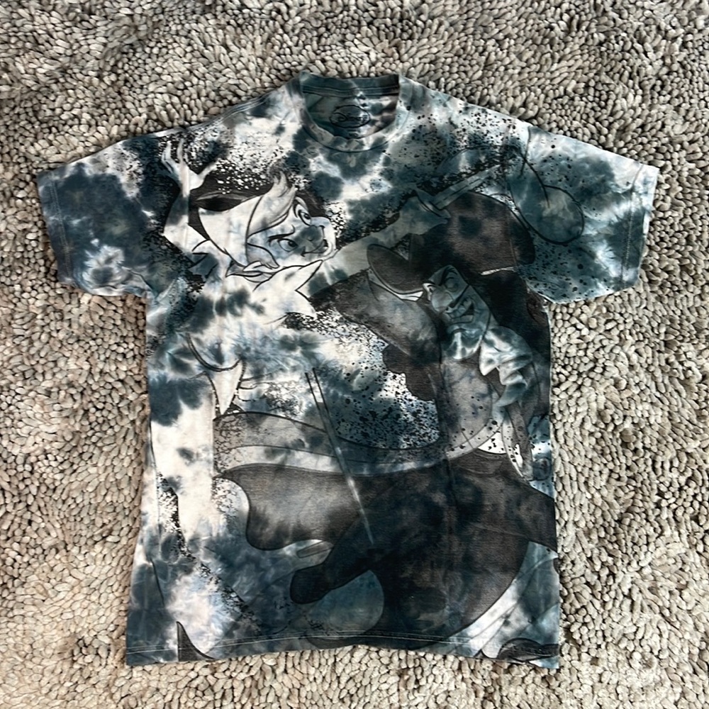 Disney Mens Medium shirt